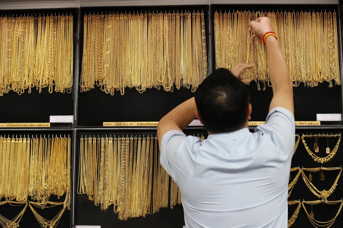Gold Rebounds From over One-month Low on Weaker Dollar