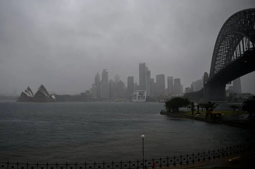 Wild Storm in Sydney Disrupts Flights, Thousands without Power