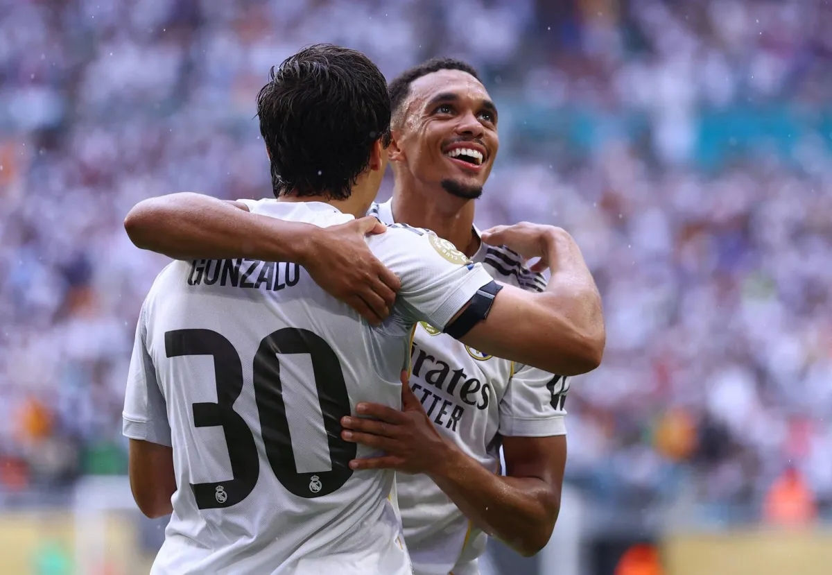 كيف نجح ألكسندر أرنولد في تعويض قيمة انتقاله لريال مدريد بتمريرة واحدة؟