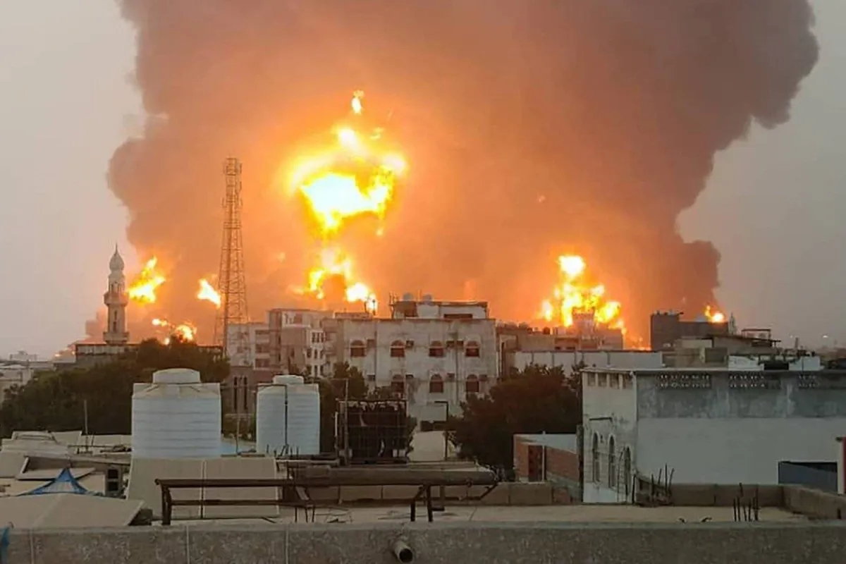 المقاتلات الإسرائيلية تلقي 53 قنبلة على أهداف حوثية وتغرق السفينة «غالاكسي ليدر»