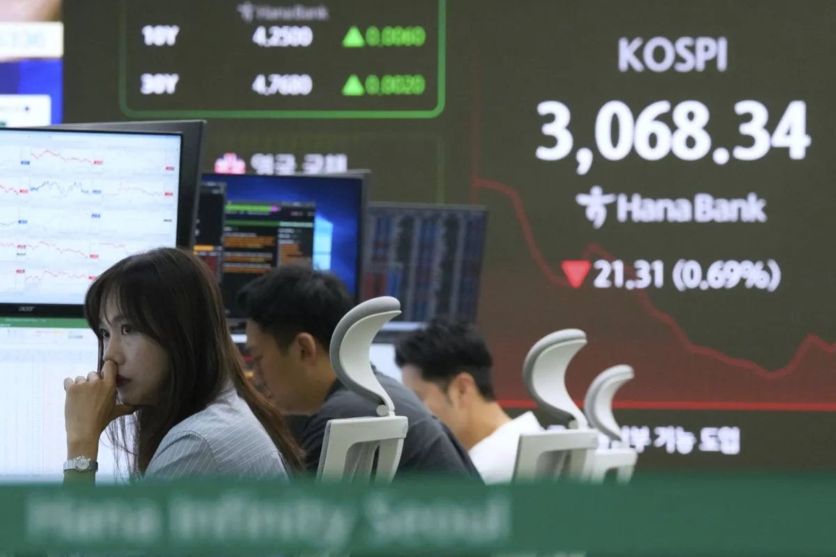 Asian Markets Drop as Trump's Tariff Deadline Looms