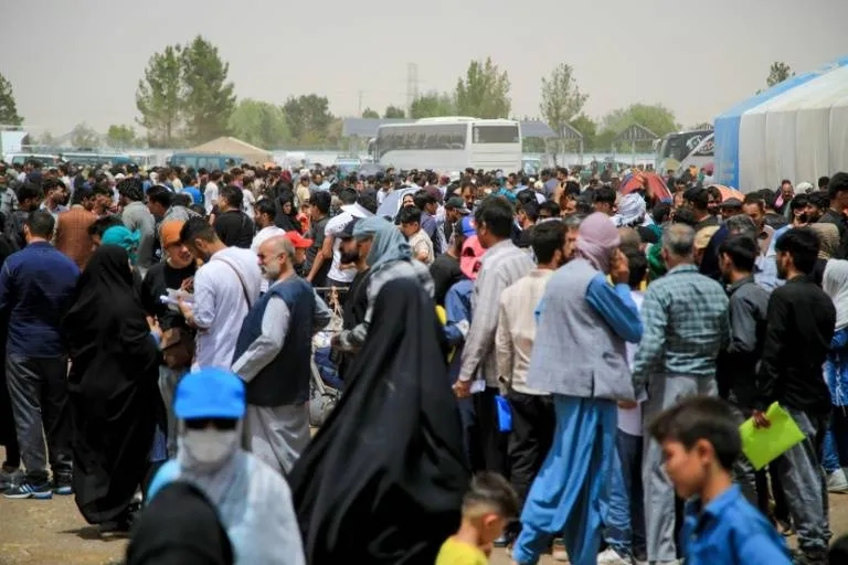 Nearly 450,000 Afghans Left Iran since June 1, Says IOM