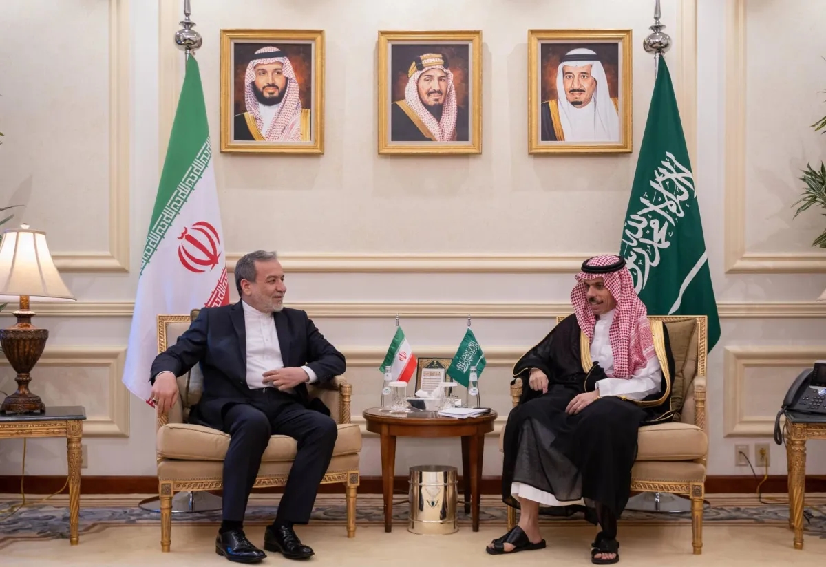 وزيرا خارجية السعودية وإيران يناقشان جهود تحقيق استقرار المنطقة