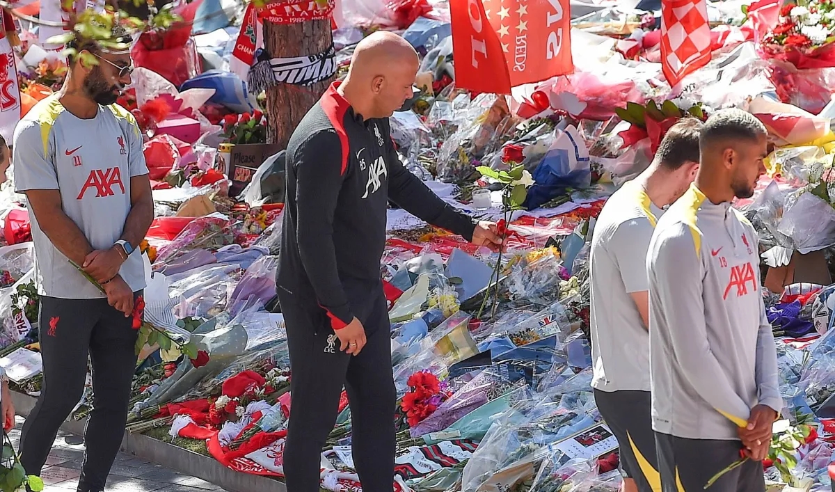 مدرب ليفربول ينصح لاعبيه بالاقتداء بجوتا