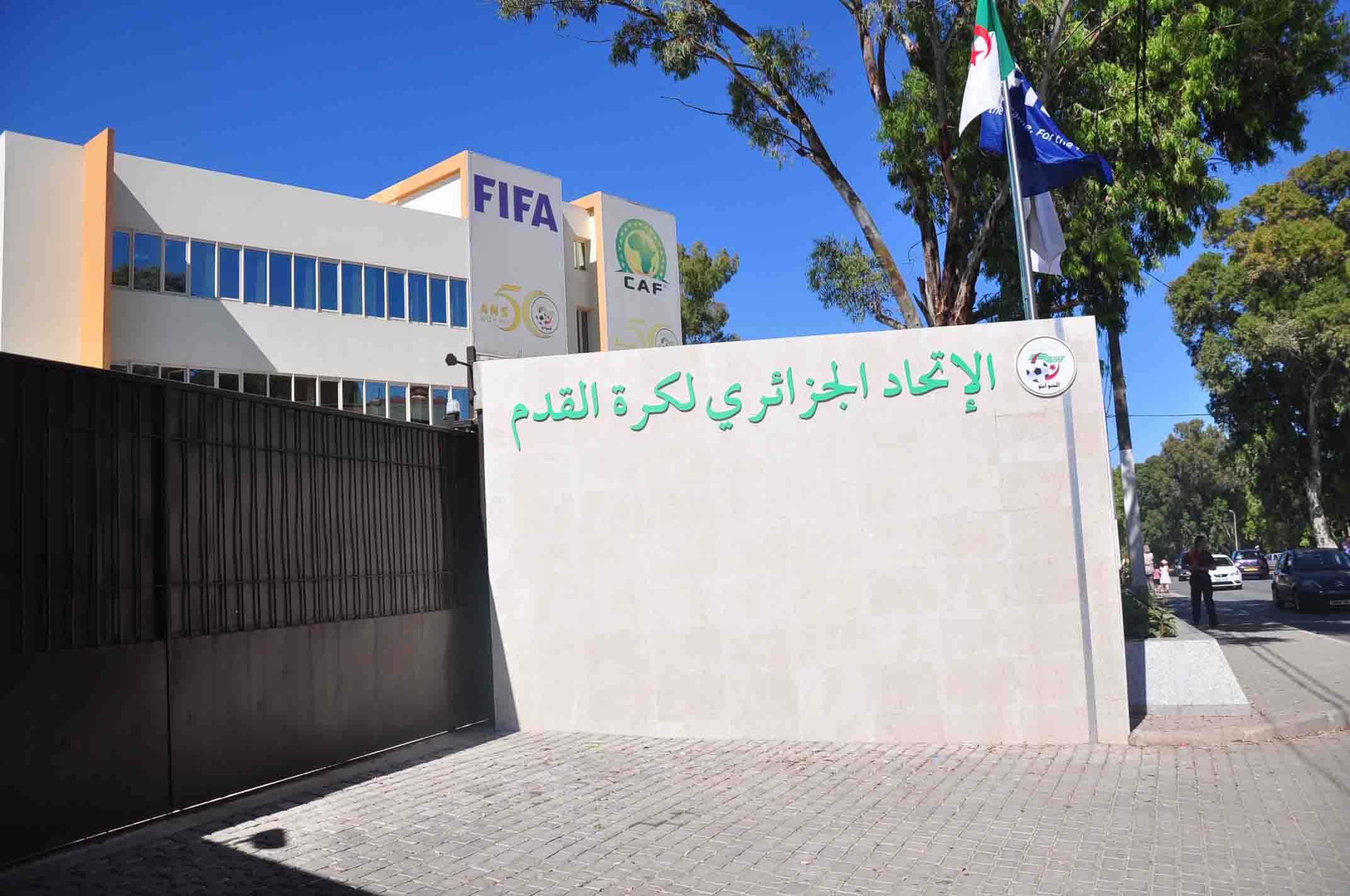 بعد فاجعة ملعب 5 يوليوز.. قرارات صارمة للاتحاد الجزائري لكرة القدم
