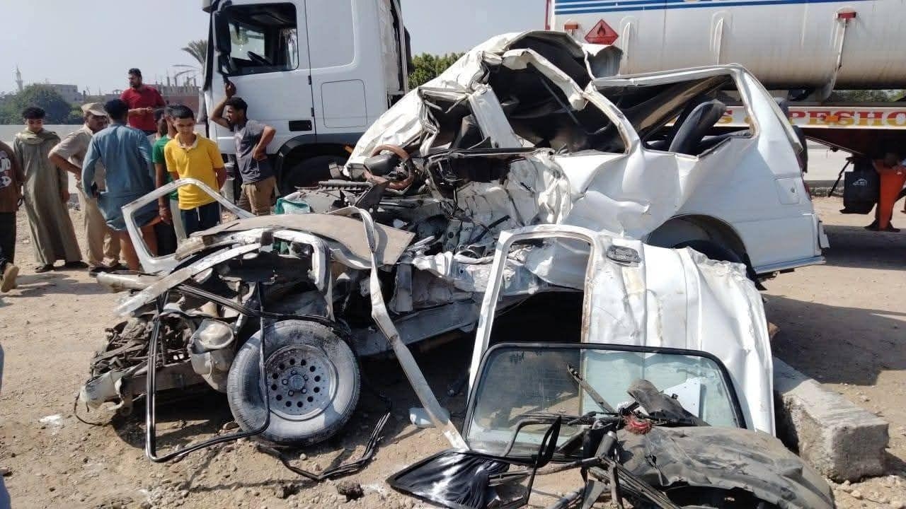 حادث المنوفية: وفاة 19 شخصاً غالبيتهم 'عاملات قُصّر'، ومصر تنعي 'شهيدات لقمة العيش'