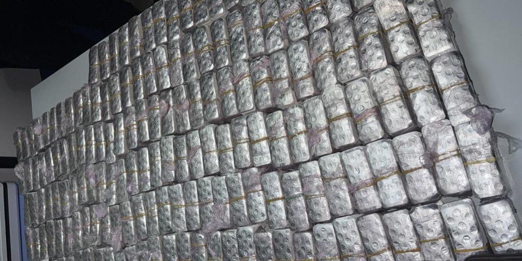 إجهاض محاولة تهريب 102 ألف قرص مهلوس عبر معبر باب سبتة وتوقيف سيدة