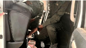 ضبط 200 ألف يورو مهربة في سيارة تويوتا عند نقطة حدودية في انواذيبو