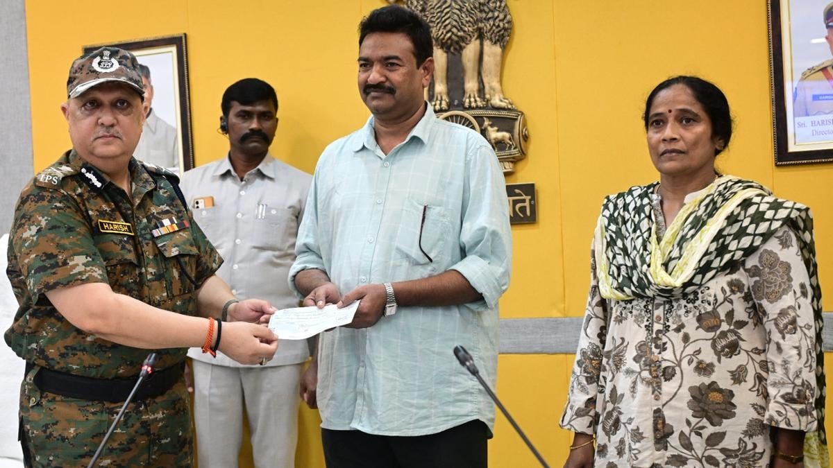 Maoist SZCM, East Bastar division in-charge Nagaraju, his wife Aruna surrendered before DGP Harish Kumar Gupta