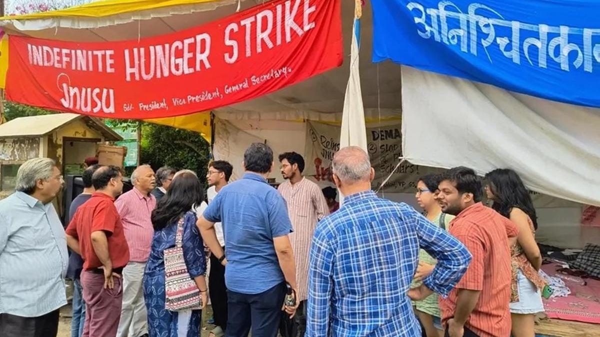 JNUSU ends hunger strike after 15 days, says officials vowed to look into its demands
