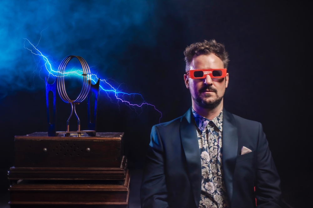 Fringe 2025 – Kevin Quantum uses 1 million volt shock to read minds