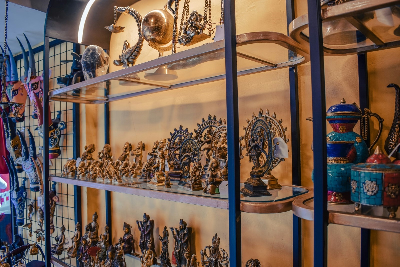 What Are the Must-Have Items for a Complete Middle-earth Memorabilia Collection?