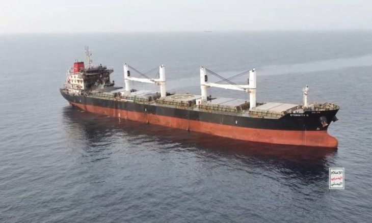 خلال أقل من 48 ساعة : الحوثيون يعلنون مسؤوليتهم عن استهداف وغرق ثاني سفينة في البحر الأحمر