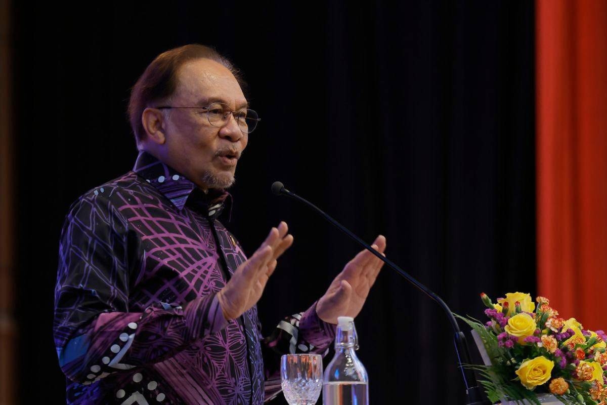 PM Anwar urges MPs to adopt civil debate, avoid insults in Parliament