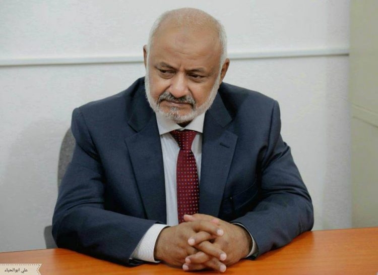 محافظ الحديدة يعزي في وفاة مدير مكتب الزراعة بمديرية حيس