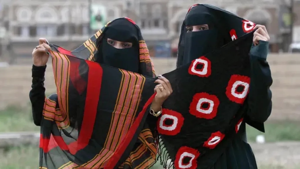 مليشيا الحوثي تفرض قيوداً مشددة على النساء في ذمار