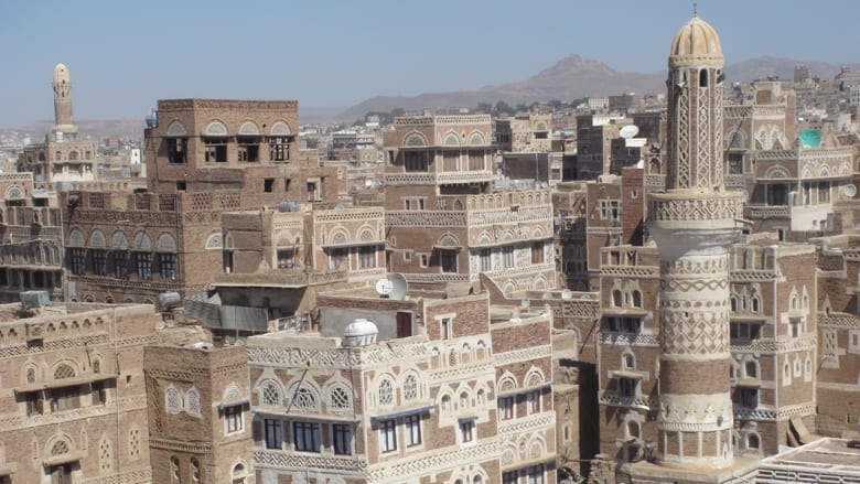 مليشيا الحوثي تطرد إمام جامع بصنعاء بعد الإفراج عنه وتعين بديلاً موالياً لها