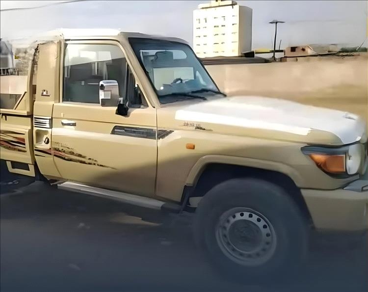 حزام طوق عدن يُحبط عملية تهريب سيارة مسروقة ويعيدها إلى مالكها