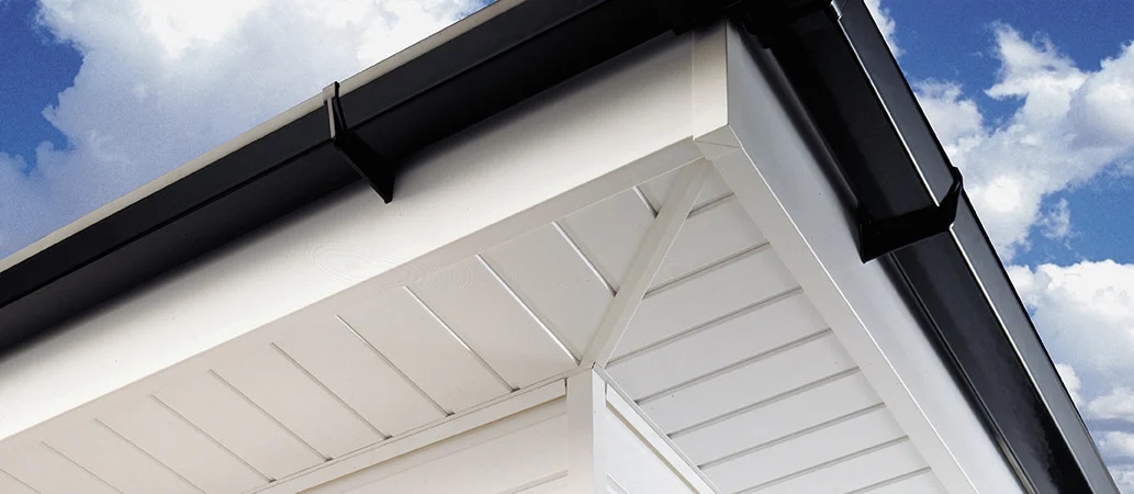 Vinyl vs. Aluminum Soffits: What's Best for Peterborough Homes?