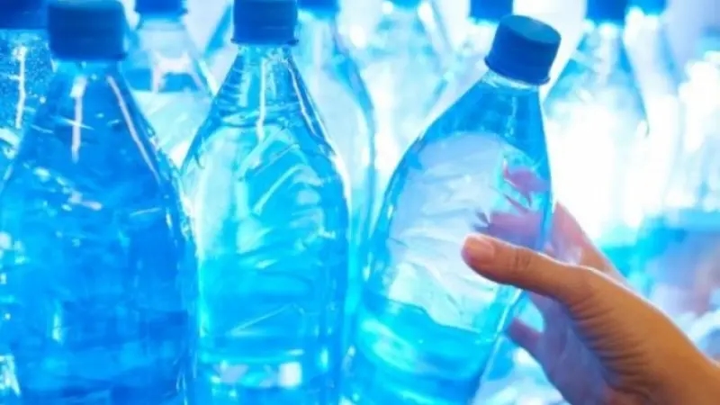 العائلة التونسية تنفق بين 130 و140 دينارا للمياه المعلبة شهريا