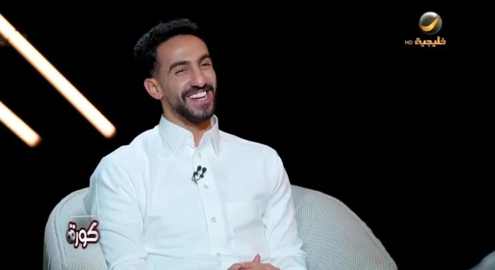 مذيع برنامج كورة يسأل نواف العقيدي: "متى تتزوج؟".. شاهد.. رد الأخير