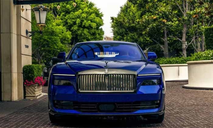 Rolls-Royce Black Badge Spectre Adds Sport Mode