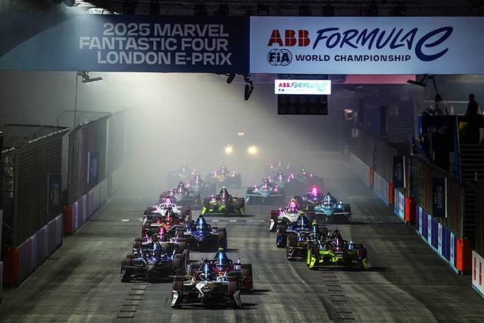 CASSIDY SEALS ROUND 15 WIN IN LONDON AS PORSCHE LEADS FIA TEAMS' AND MANUFACTURERS' WORLD CHAMPIONSHIPS AHEAD OF SEASON FINALE
