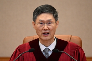 Justice Moon Hyung-bae's humble life draws public admiration