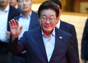 Lee's approval rating soars for 5th consecutive week: poll