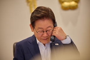 Lee, Kazakh president hold phone talks, discuss bilateral cooperation