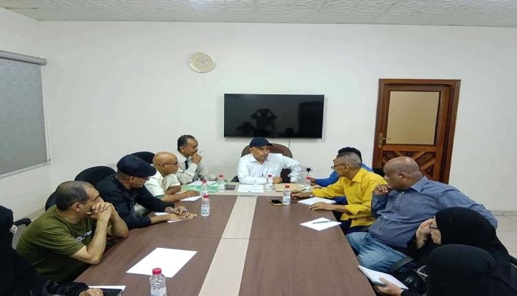 فريق إصلاح إداري يتفقد مؤسسة المياه بعدن.. دعوة لحماية المرافق الحيوية وتأمين بدائل للطاقة