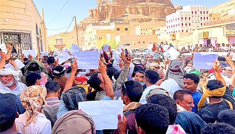 مسرحية تُشعل الشارع: فنّانو حضرموت يفجّرون ثورة ضد الفشل الخدمي في دوعن