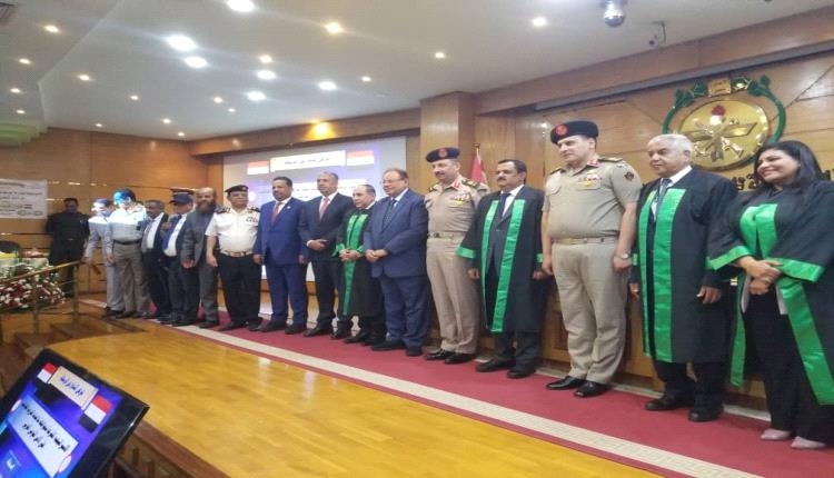 العميد الوحيشي يُبارك لوزير الدفاع نيله درجة الدكتوراه من الأكاديمية العسكرية للدراسات العليا في مصر