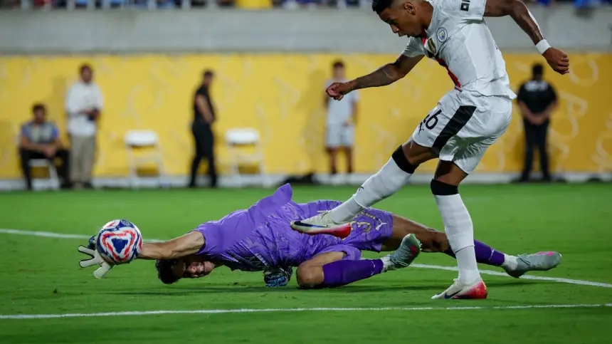 بعد تألقه في كأس العالم للأندية.. الهلال السعودي يجهز مفاجأة لياسين بونو