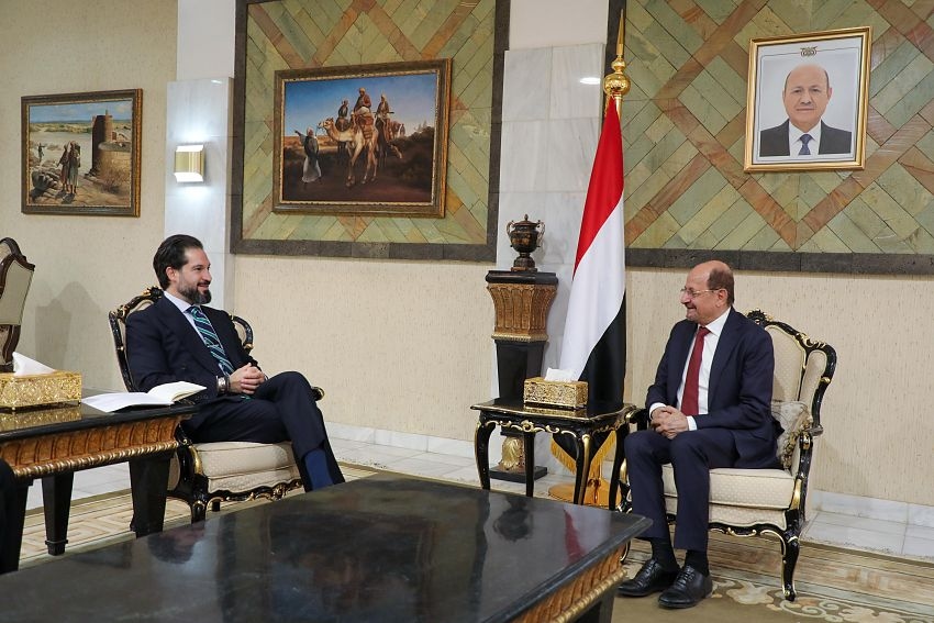 وزير الخارجية يبحث مع القائم بأعمال السفارة الأمريكية دعم جهود الحكومة
