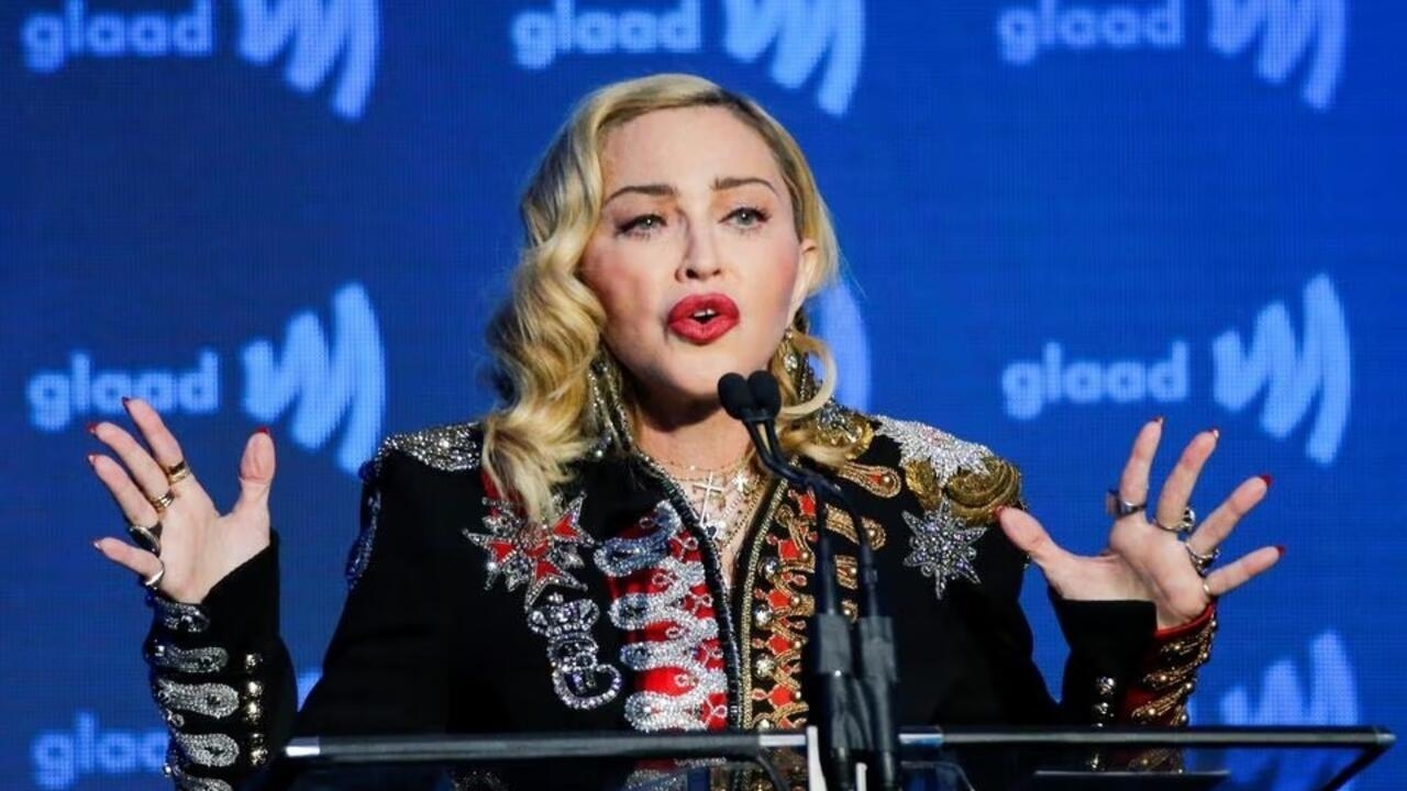 #اخبار الفن مادونا تُطلق نسخة تذكارية من "Like a Virgin" تكريمًا لمعجبيها الراحلين
