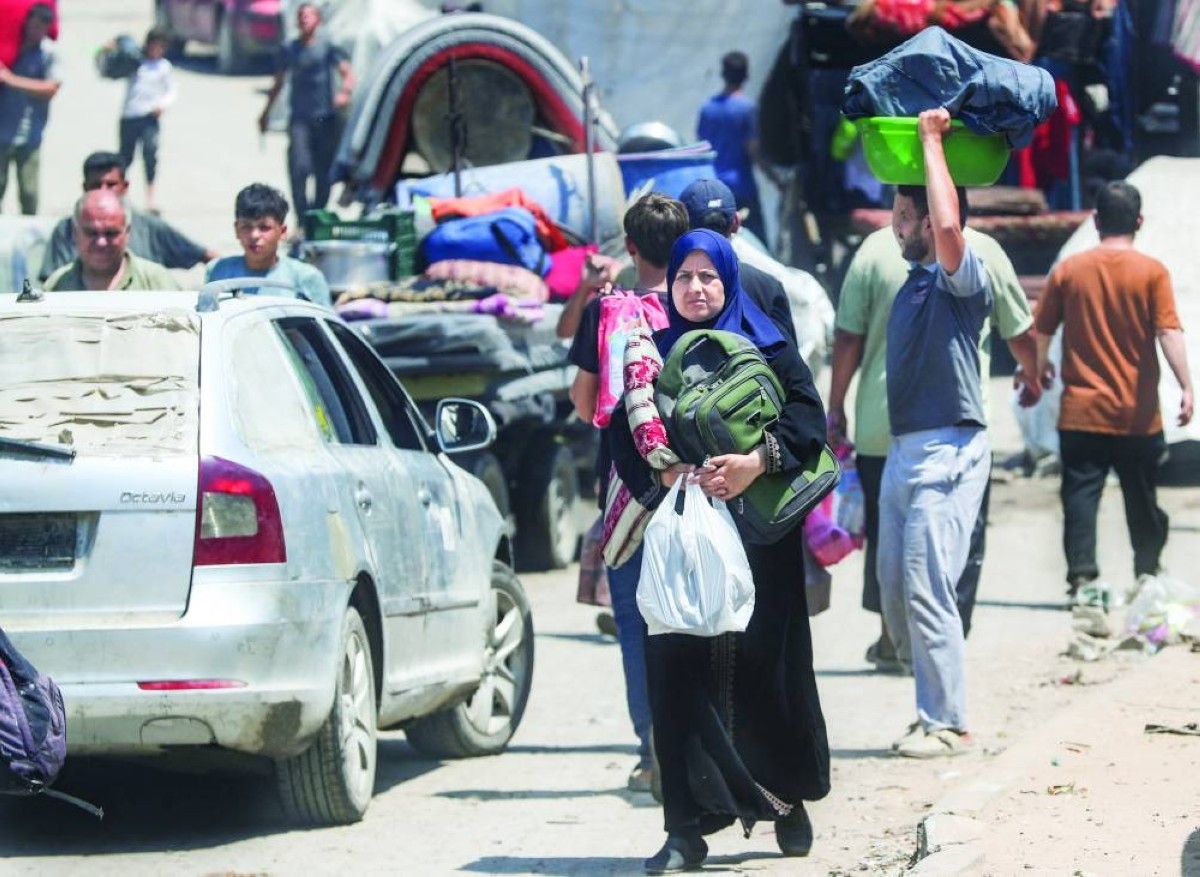 إسرائيل تبدأ أكبر عملية إخلاء في غزة وتداهم الخليل