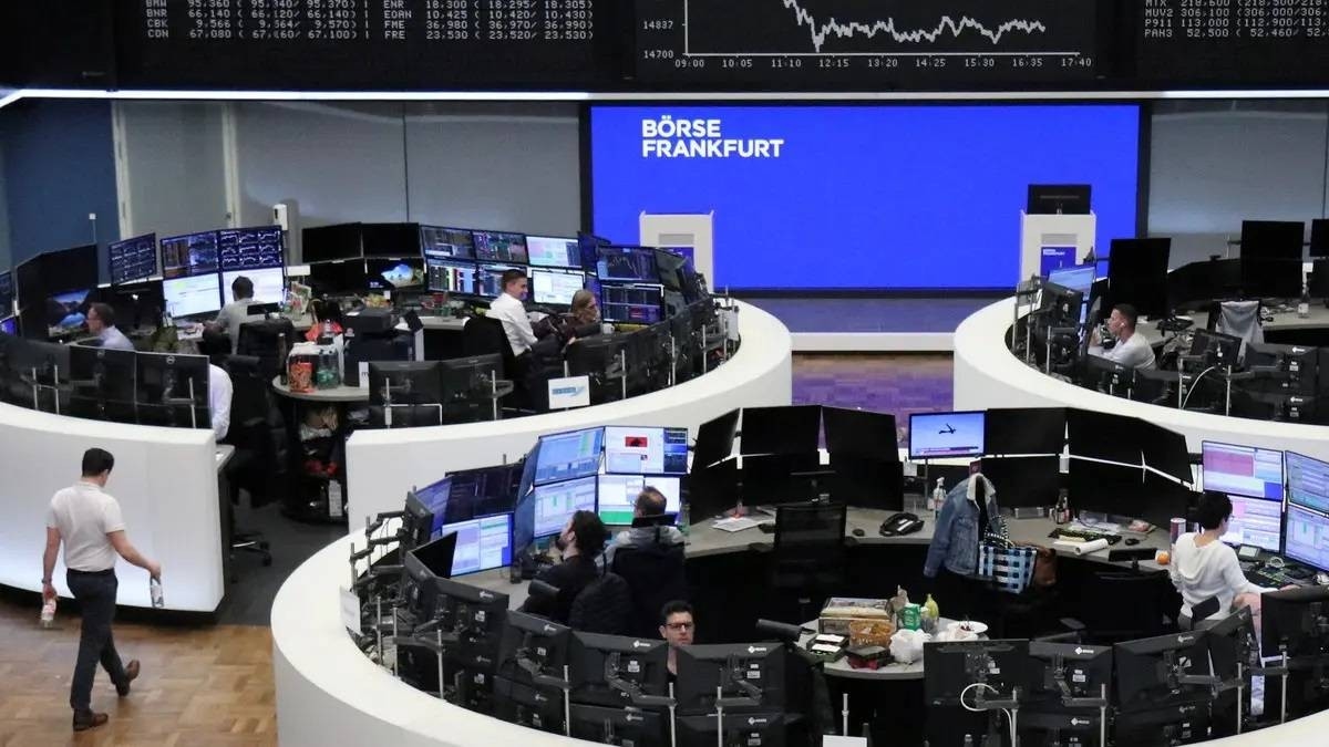 ارتفاع طفيف للأسهم الأوروبية بعد تأجيل موعد التعريفات وتراجع الصادرات الألمانية