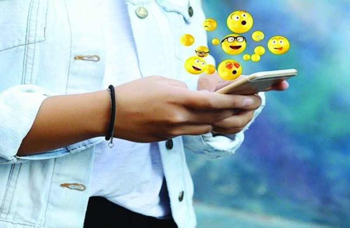 الرموز التعبيرية الإيجابية تعزز التواصل في «الفضاء الرقمي»