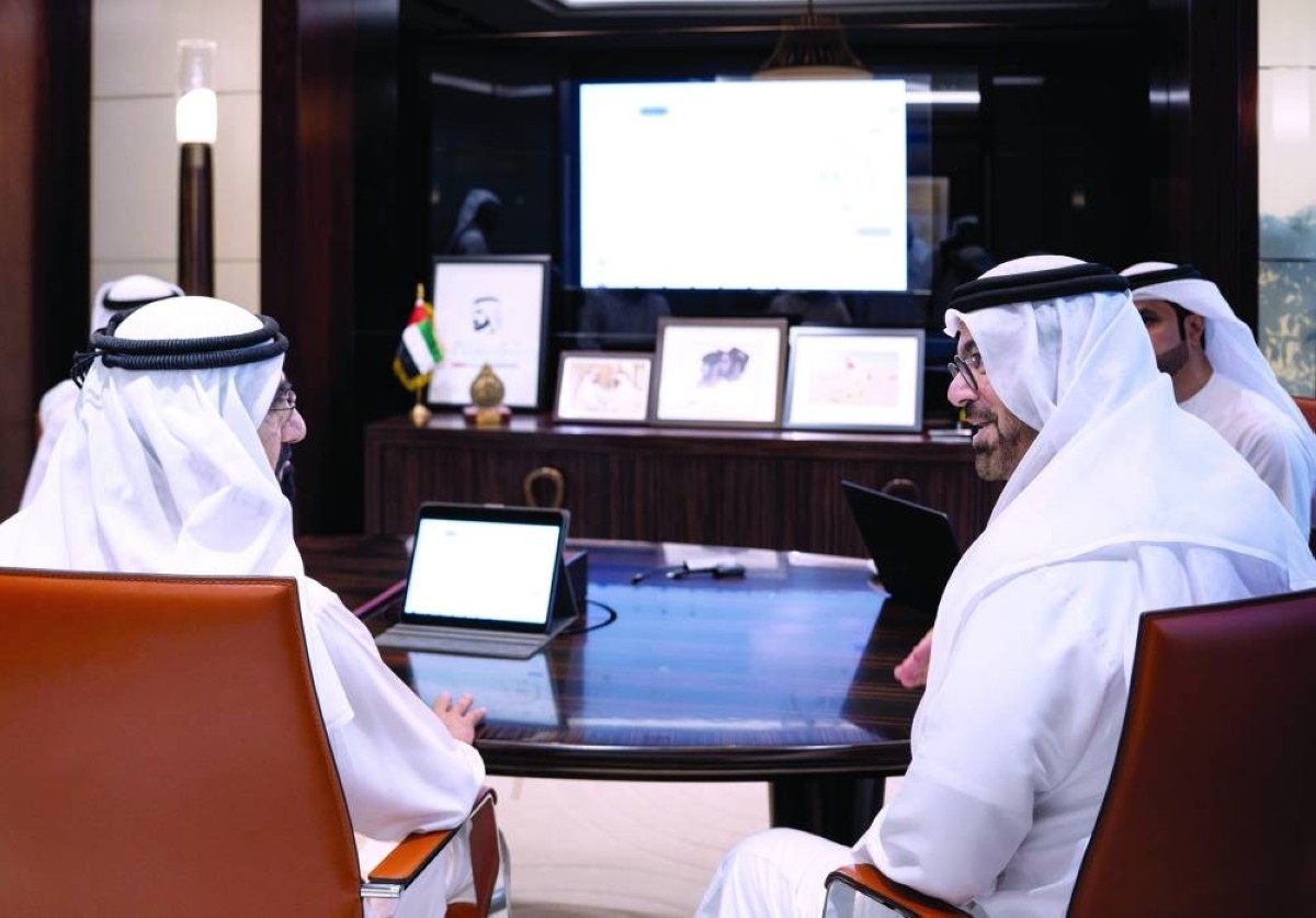 محمد بن راشد: التوقف عن تطوير أدواتنا تراجع..والتحسين المستمر جزء أساسي من عادات عمل الحكومة