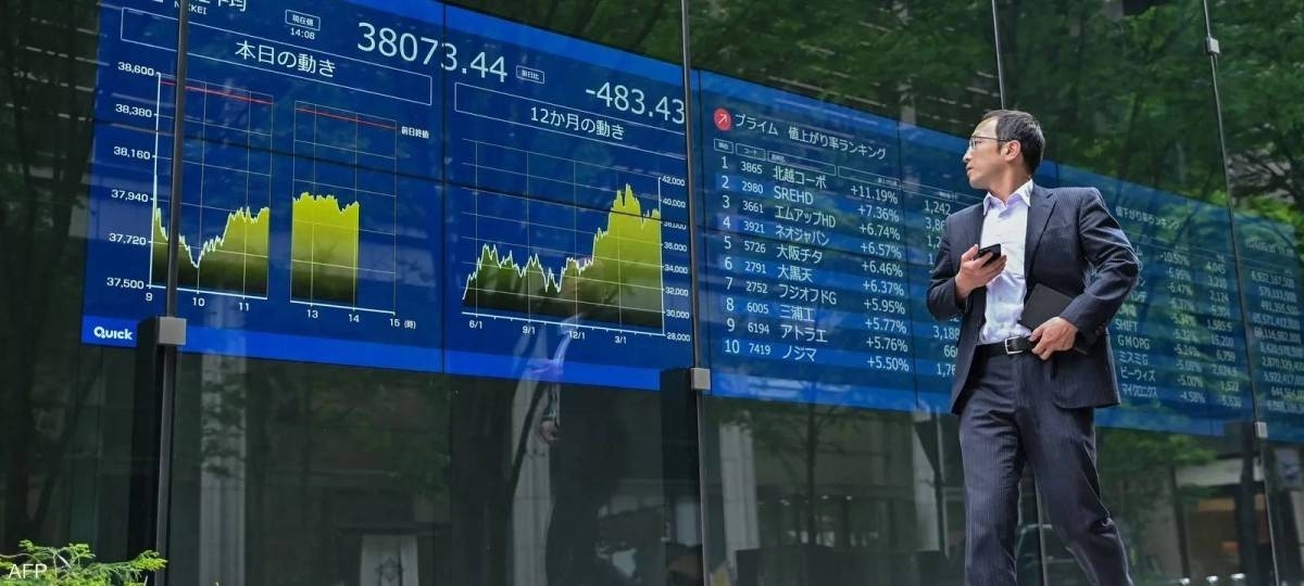 نيكاي يتراجع بضغط من الرسوم الجمركية الأمريكية وترقب الانتخابات