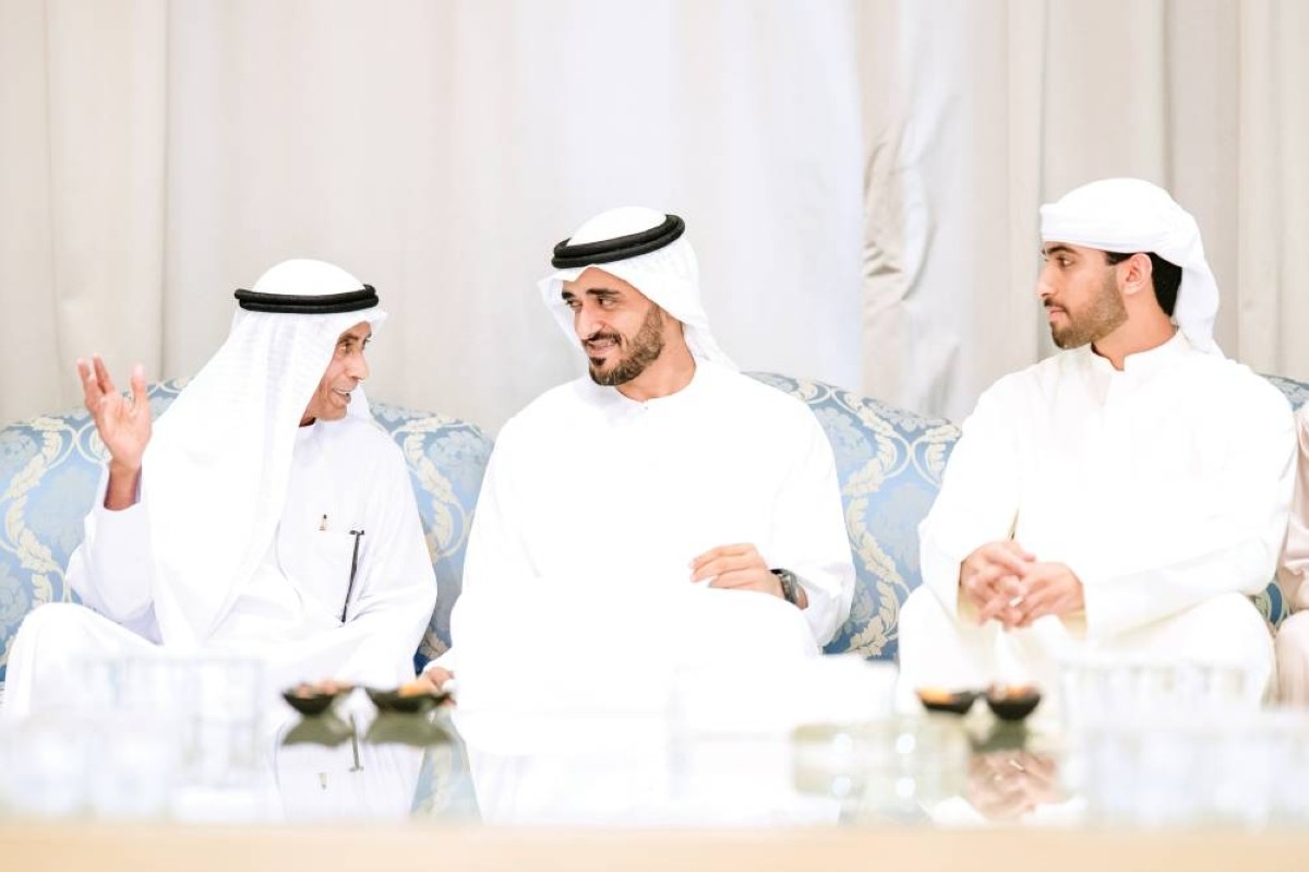 زايد بن محمد بن زايد يعزي في وفاة والدة الشهيد سيف الفلاسي