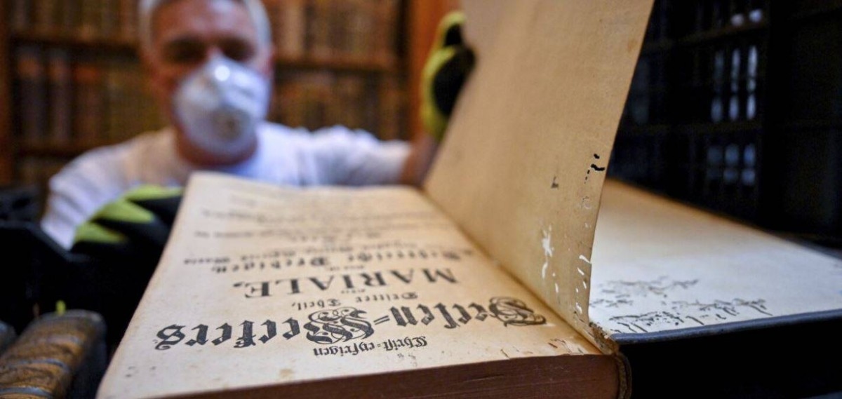 الخنافس تغزو أقدم مكتبة في المجر