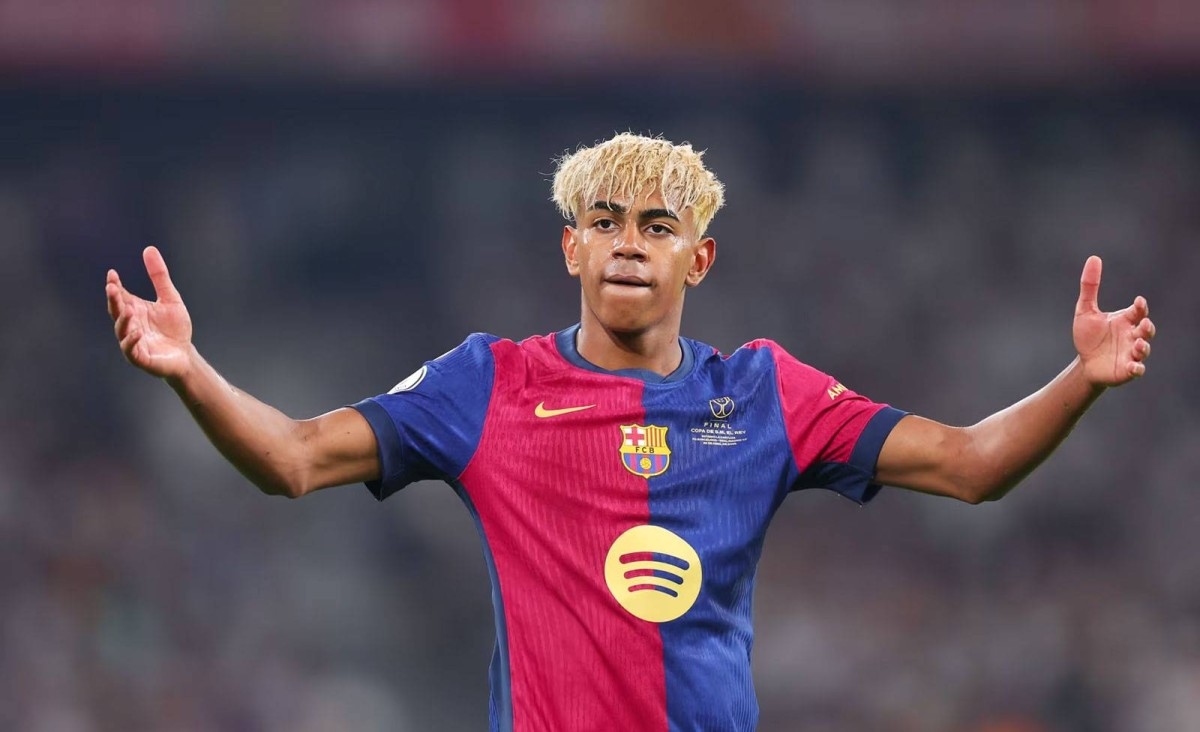 يامال يرتدي الرقم 10 في برشلونة
