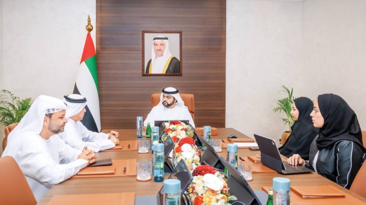 محمد الشرقي يطّلع على تطبيق«فعاليات الفجيرة»