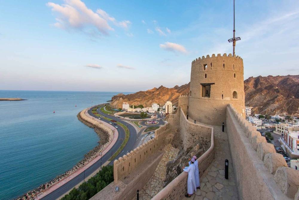 عُمان تفرض ضريبة دخل 5% على كل فرد يتجاوز دخله السنوي 109 ألف دولار
