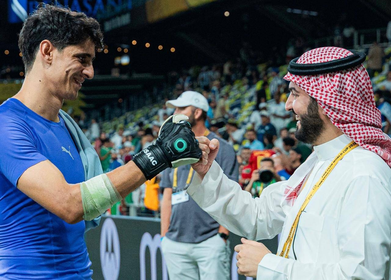 13.1 مليون دولار تدفع الهلال ومانشستر سيتي إلى حوافز جديدة.. من يزيد رصيده؟