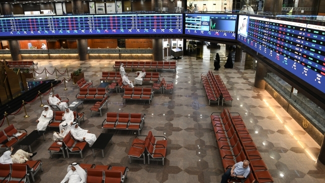 البورصة تبدأ تعاملات يوليو بتراجع مؤشراتها