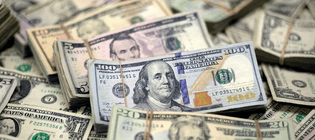 الدولار تحت الضغط مع اقتراب موعد رسوم ترامب الجمركية