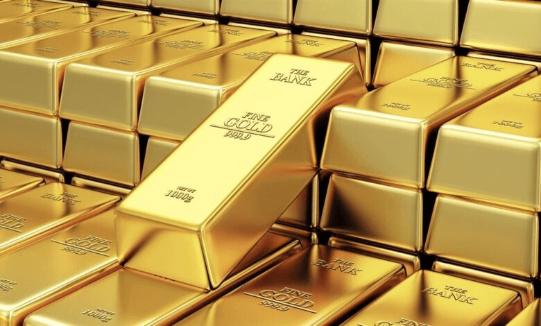 الذهب يرتفع مع تراجع الدولار وترقب مهلة ترامب الجمركية